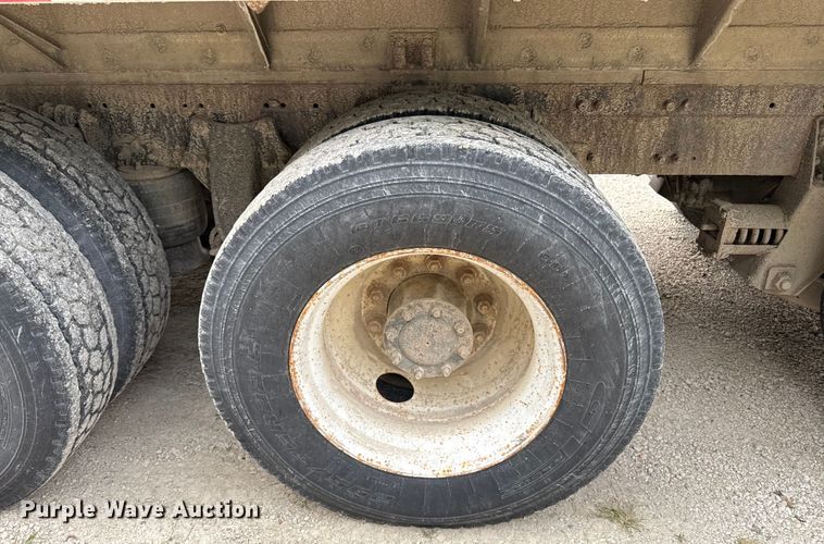 image for item ED4447 1999 Freightliner feed delivery truck