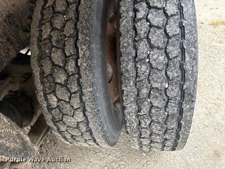 image for item ED4447 1999 Freightliner feed delivery truck