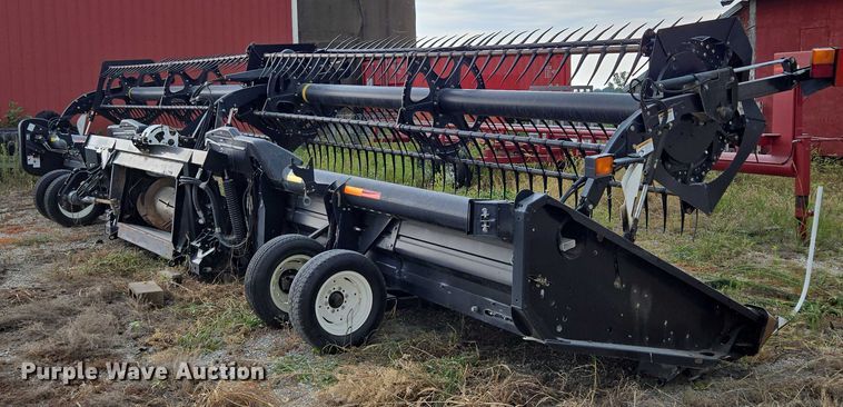 image for item EF1956 2011 MacDon FD70 flex draper head