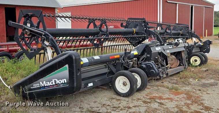 image for item EF1956 2011 MacDon FD70 flex draper head