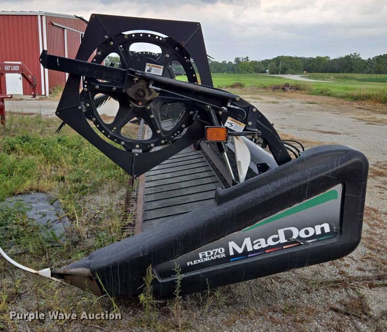 image for item EF1956 2011 MacDon FD70 flex draper head