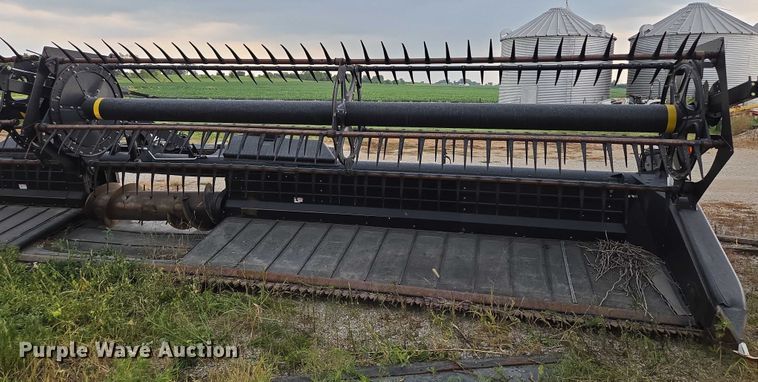 image for item EF1956 2011 MacDon FD70 flex draper head