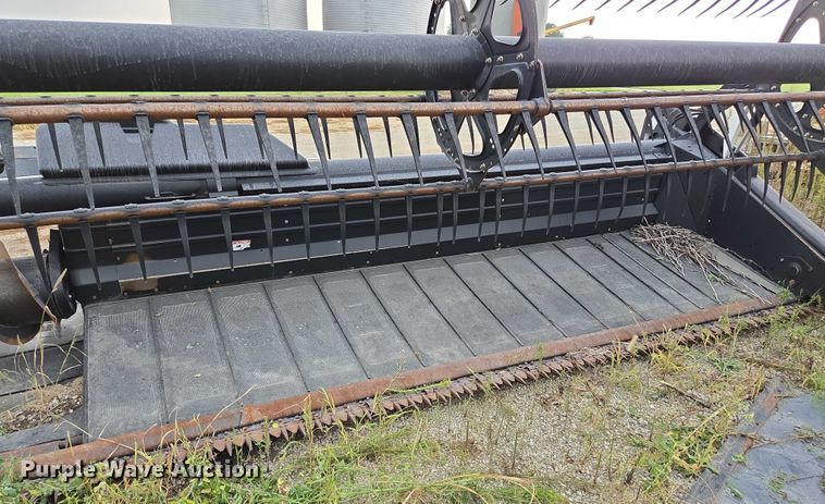 image for item EF1956 2011 MacDon FD70 flex draper head