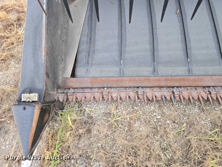 image for item EF1956 2011 MacDon FD70 flex draper head