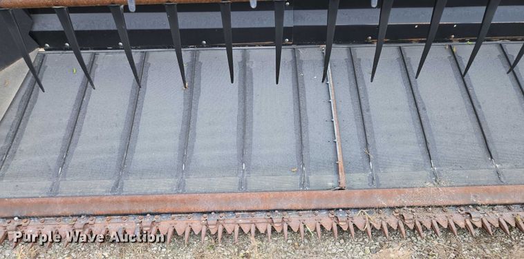 image for item EF1956 2011 MacDon FD70 flex draper head