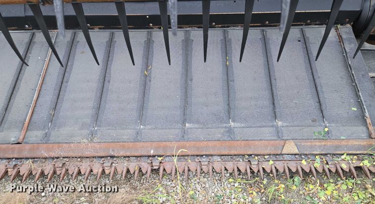 image for item EF1956 2011 MacDon FD70 flex draper head