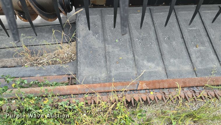 image for item EF1956 2011 MacDon FD70 flex draper head