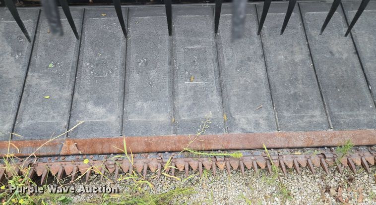 image for item EF1956 2011 MacDon FD70 flex draper head