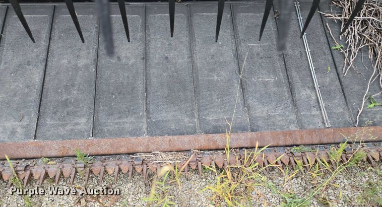 image for item EF1956 2011 MacDon FD70 flex draper head