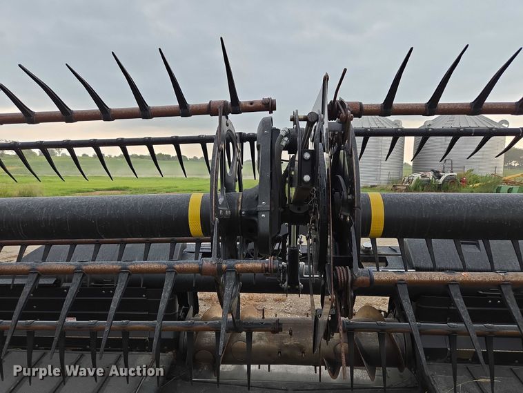 image for item EF1956 2011 MacDon FD70 flex draper head