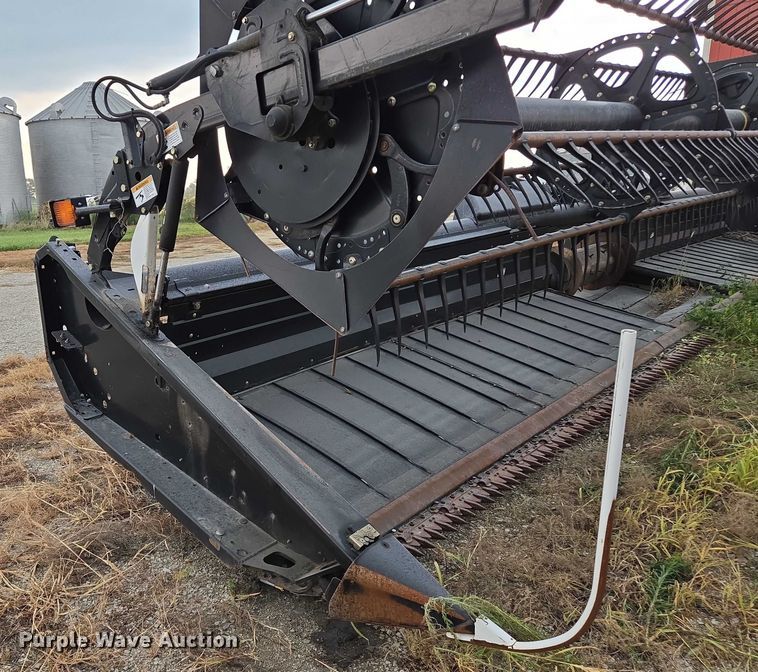 image for item EF1956 2011 MacDon FD70 flex draper head