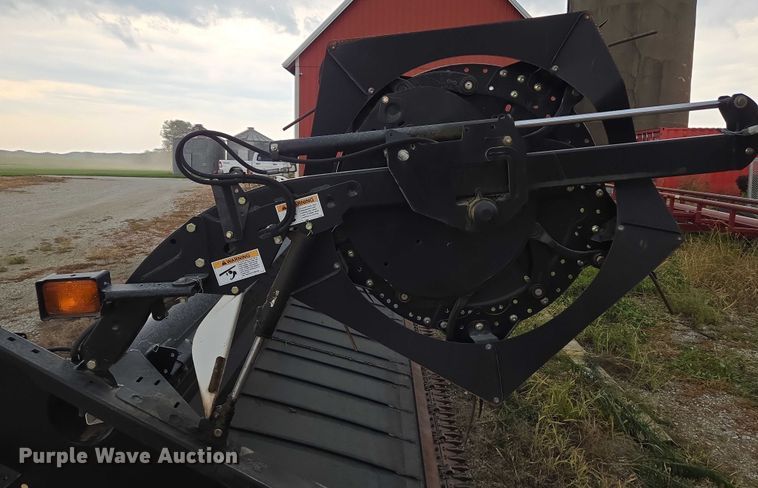 image for item EF1956 2011 MacDon FD70 flex draper head