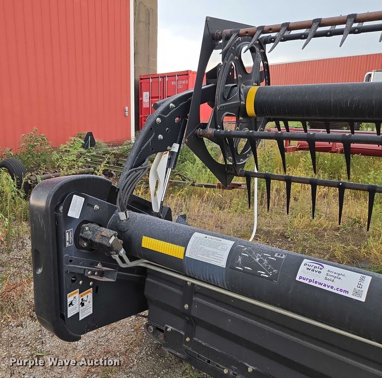 image for item EF1956 2011 MacDon FD70 flex draper head