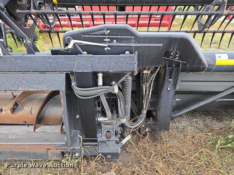 image for item EF1956 2011 MacDon FD70 flex draper head