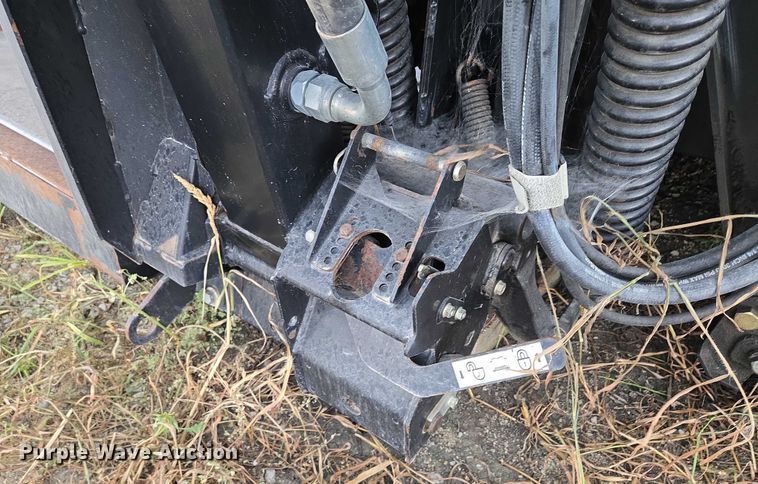 image for item EF1956 2011 MacDon FD70 flex draper head