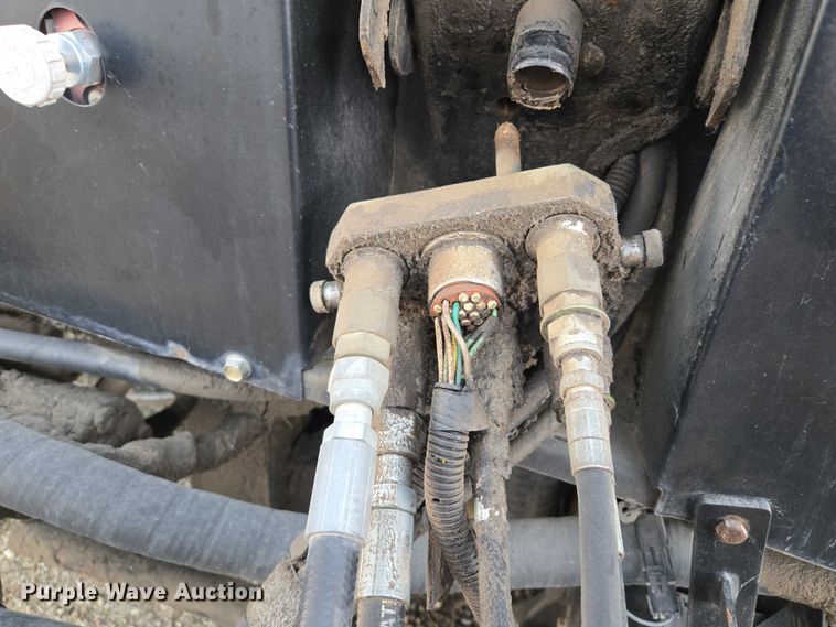 image for item EF1956 2011 MacDon FD70 flex draper head