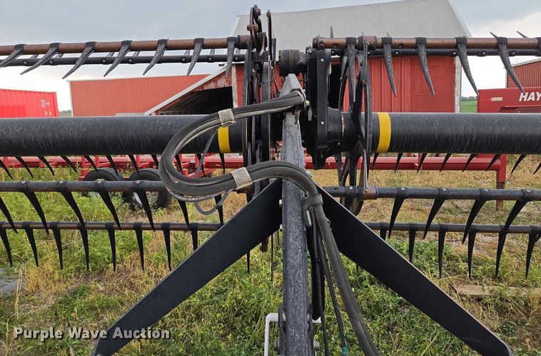 image for item EF1956 2011 MacDon FD70 flex draper head