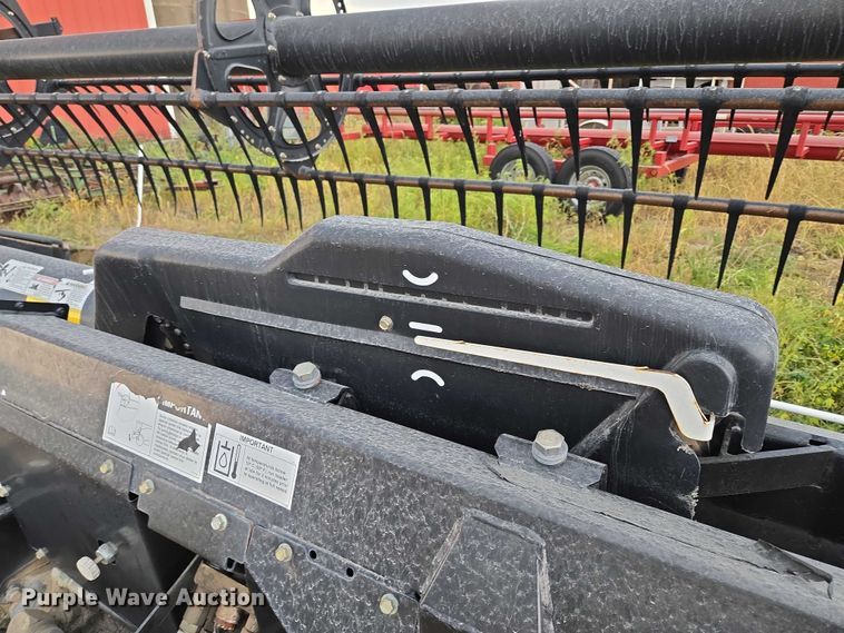 image for item EF1956 2011 MacDon FD70 flex draper head