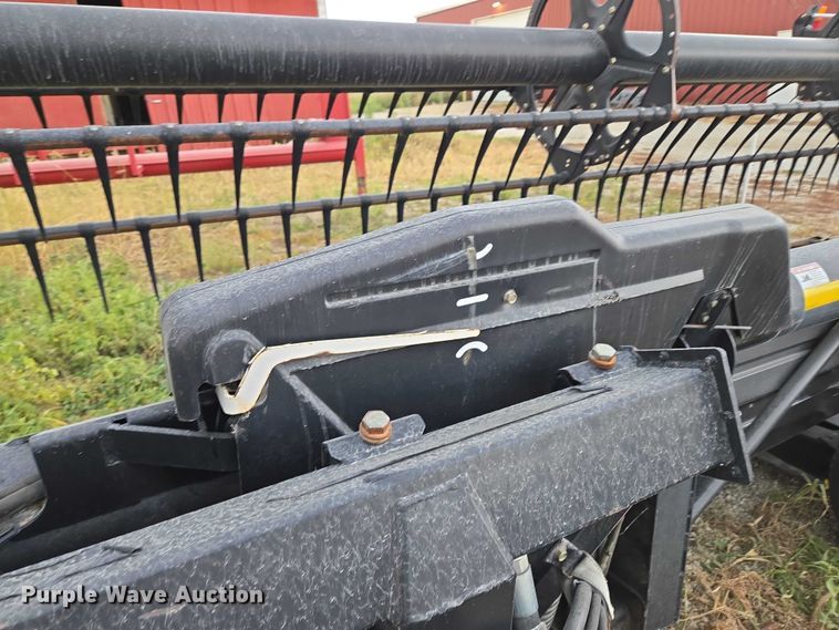 image for item EF1956 2011 MacDon FD70 flex draper head