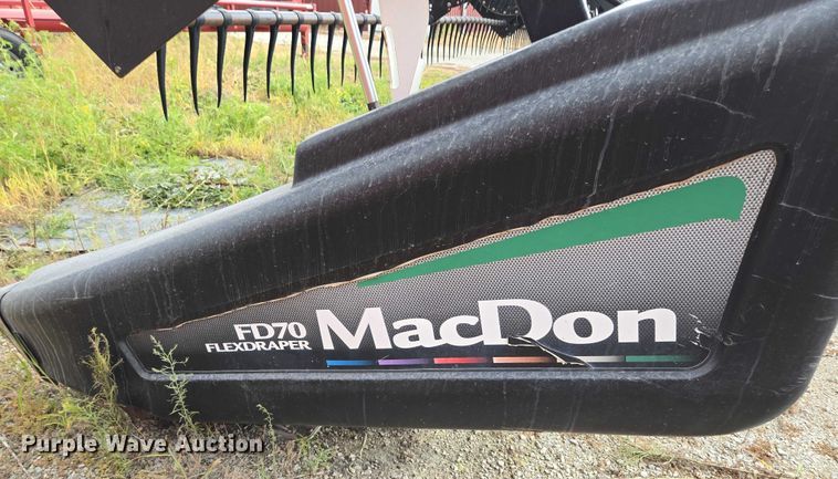 image for item EF1956 2011 MacDon FD70 flex draper head