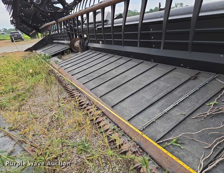 image for item EF1956 2011 MacDon FD70 flex draper head