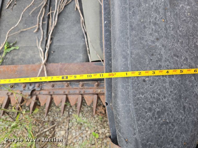 image for item EF1956 2011 MacDon FD70 flex draper head