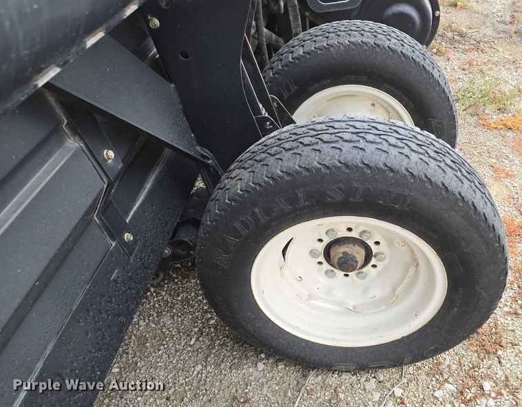 image for item EF1956 2011 MacDon FD70 flex draper head