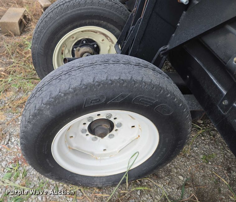 image for item EF1956 2011 MacDon FD70 flex draper head