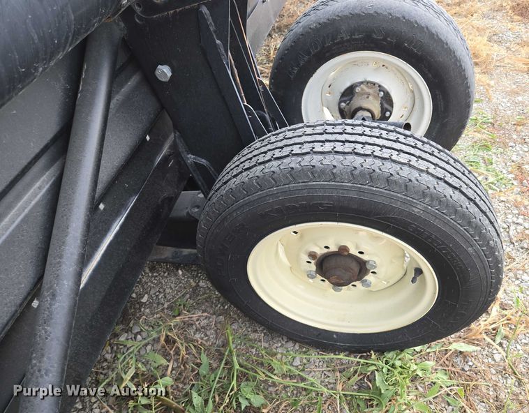 image for item EF1956 2011 MacDon FD70 flex draper head