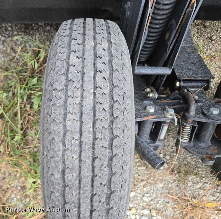 image for item EF1956 2011 MacDon FD70 flex draper head