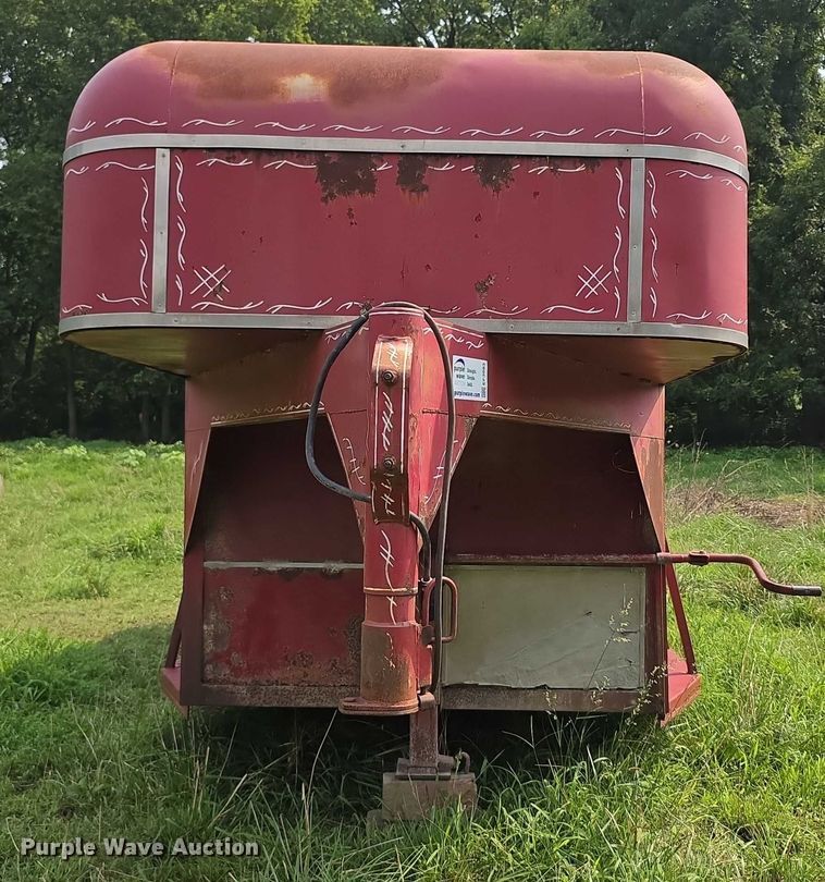 image for item EF3683 1984 Pondarosa livestock trailer