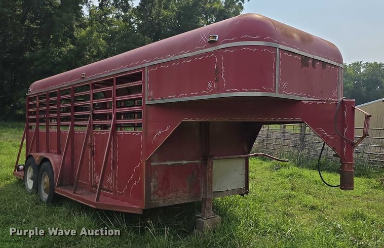 image for item EF3683 1984 Pondarosa livestock trailer