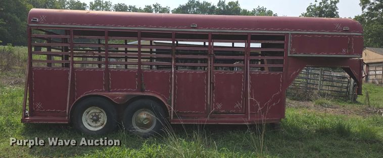 image for item EF3683 1984 Pondarosa livestock trailer