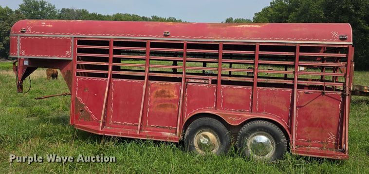image for item EF3683 1984 Pondarosa livestock trailer