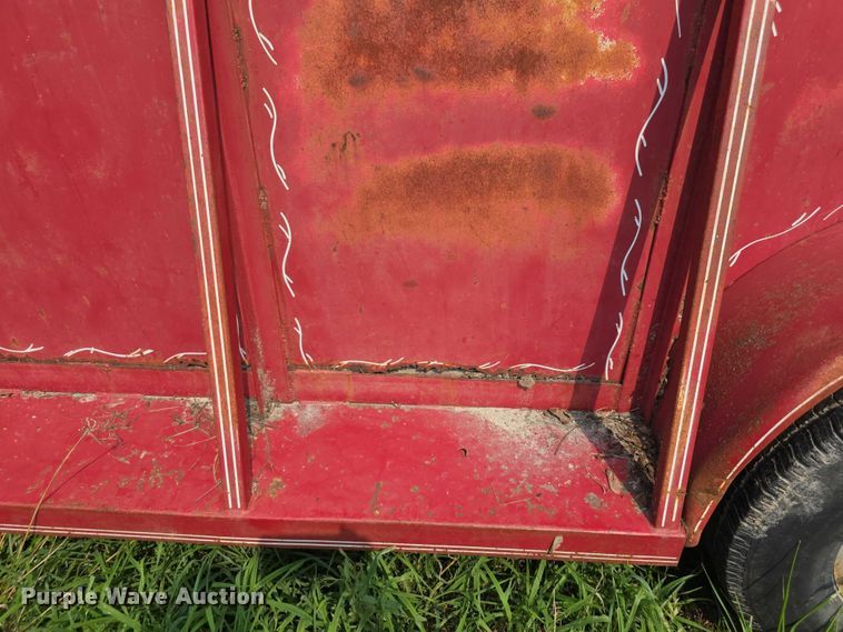 image for item EF3683 1984 Pondarosa livestock trailer
