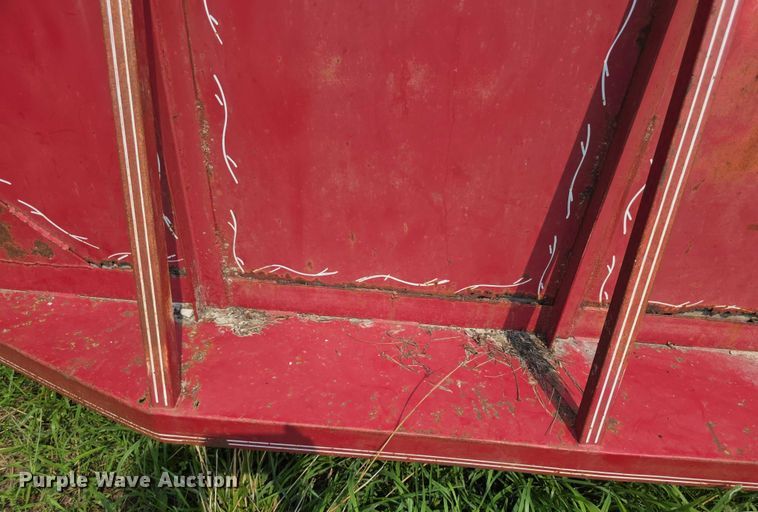 image for item EF3683 1984 Pondarosa livestock trailer