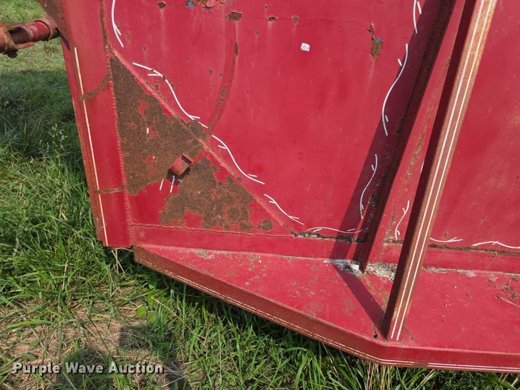 image for item EF3683 1984 Pondarosa livestock trailer