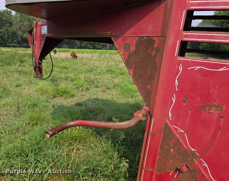 image for item EF3683 1984 Pondarosa livestock trailer