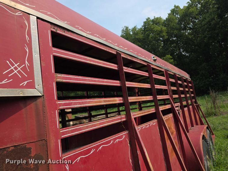 image for item EF3683 1984 Pondarosa livestock trailer