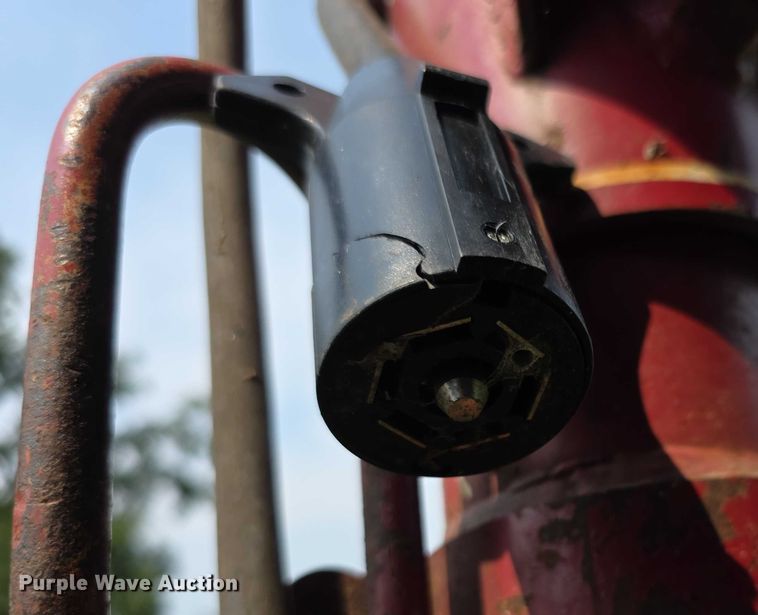 image for item EF3683 1984 Pondarosa livestock trailer