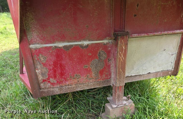 image for item EF3683 1984 Pondarosa livestock trailer