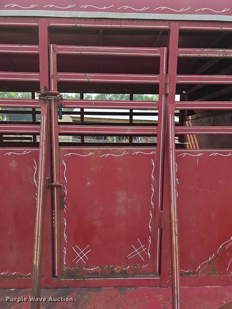 image for item EF3683 1984 Pondarosa livestock trailer