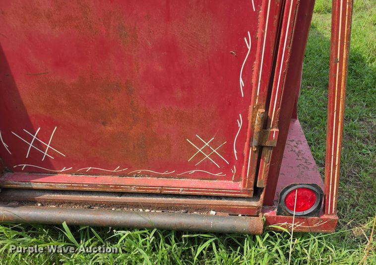 image for item EF3683 1984 Pondarosa livestock trailer