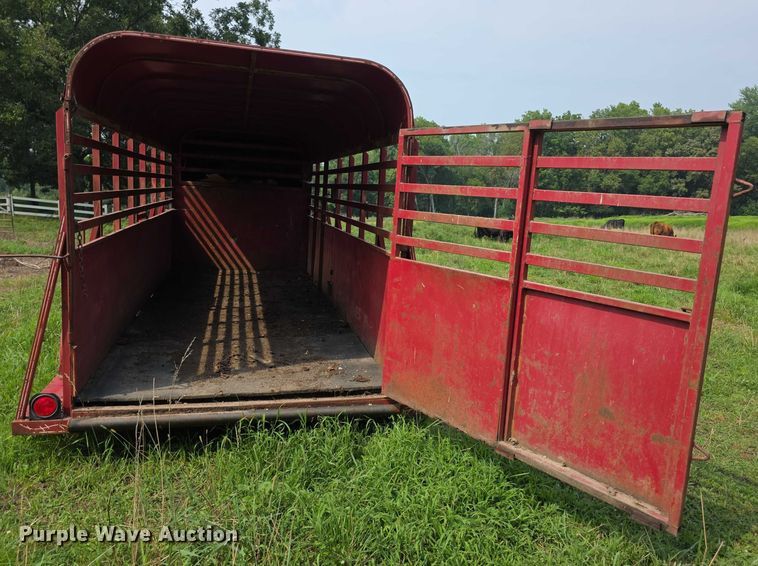 image for item EF3683 1984 Pondarosa livestock trailer
