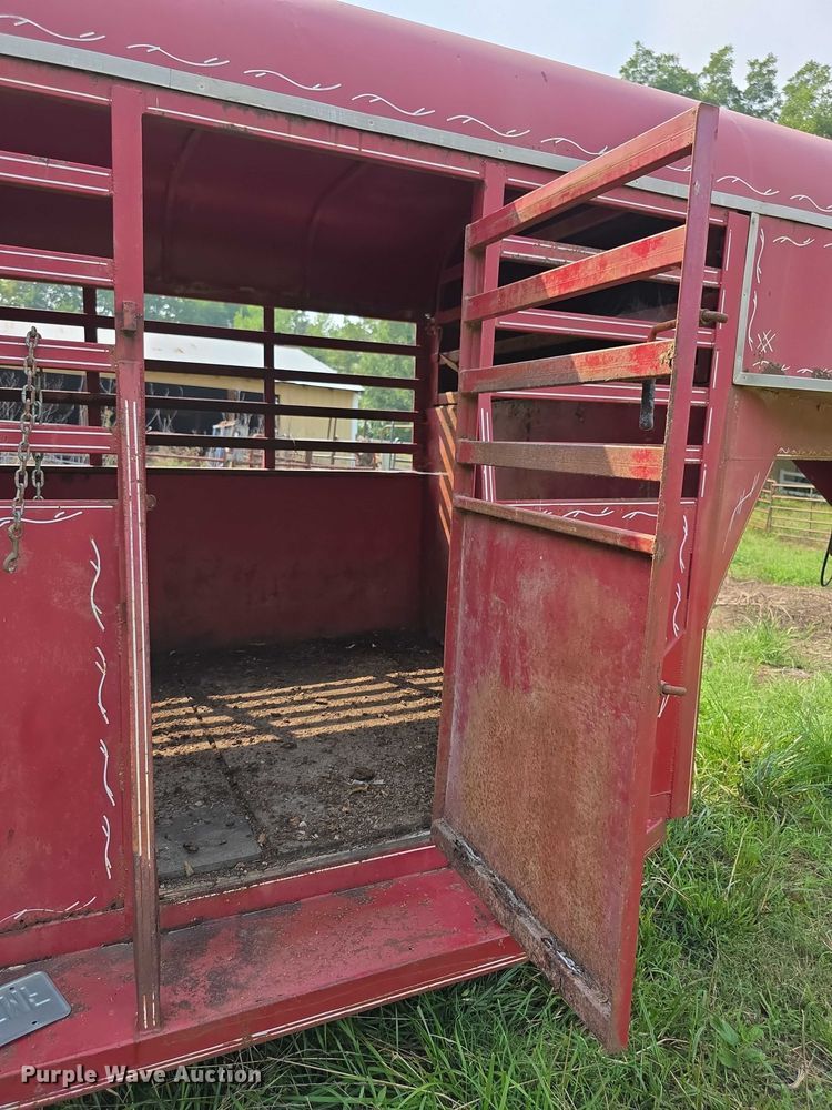 image for item EF3683 1984 Pondarosa livestock trailer