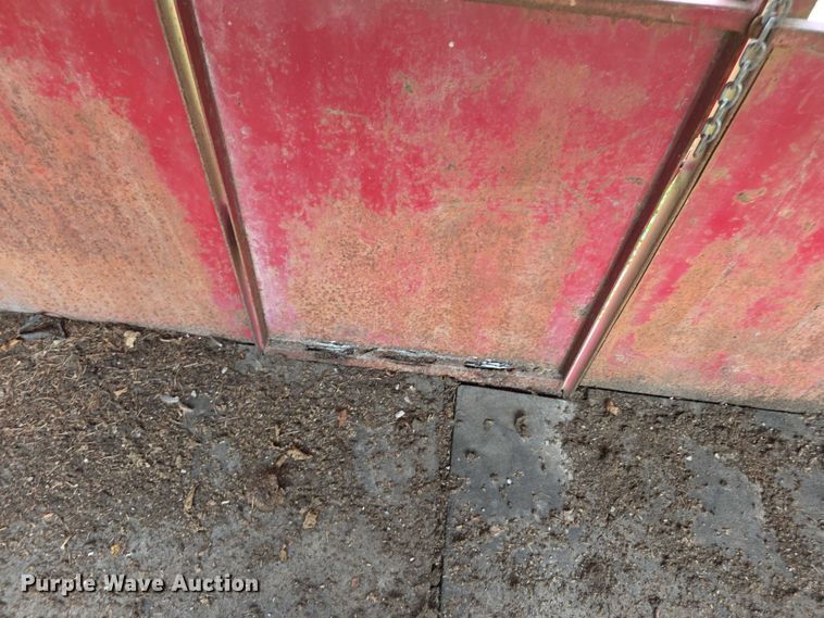 image for item EF3683 1984 Pondarosa livestock trailer