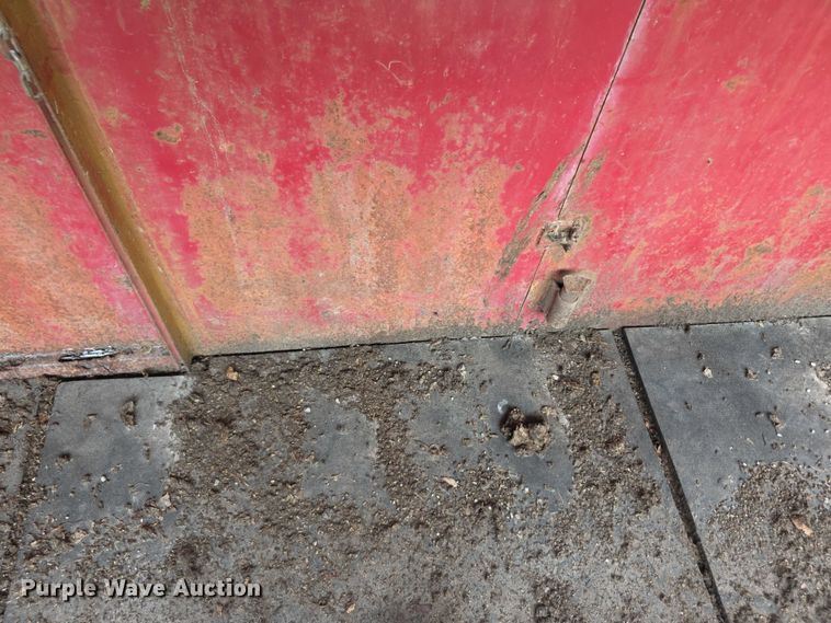 image for item EF3683 1984 Pondarosa livestock trailer