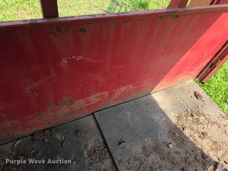 image for item EF3683 1984 Pondarosa livestock trailer