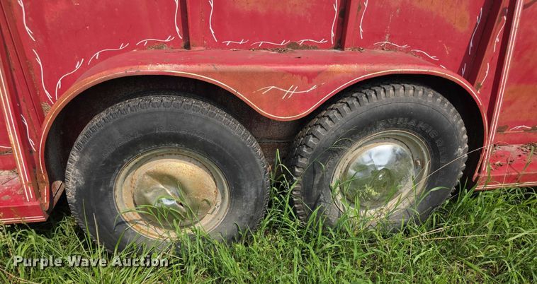 image for item EF3683 1984 Pondarosa livestock trailer