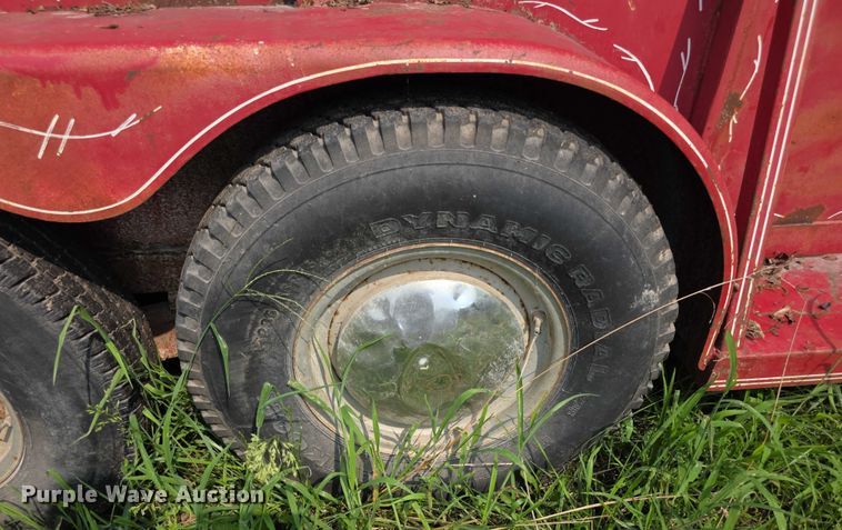 image for item EF3683 1984 Pondarosa livestock trailer